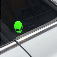 Cargar imagen en el visor de la galería, Green Alien Vehcile Decal / Emblem
