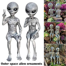 Cargar imagen en el visor de la galería, Outdoors Garden Alien Couple Figurine
